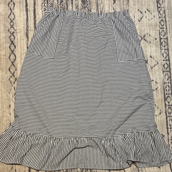 Emery Rose Dresses & Skirts - Emery Rose Striped Black and White Women's Skirt size 5XL